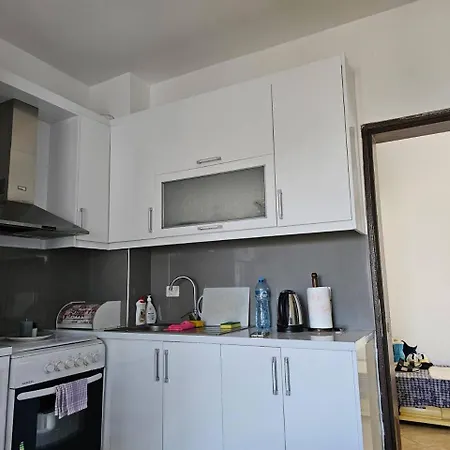 Azumiplaced Sarandë