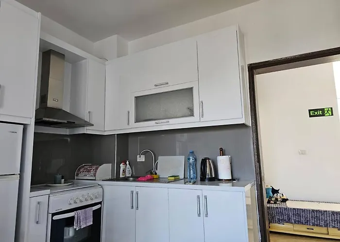 Azumiplaced Sarandë